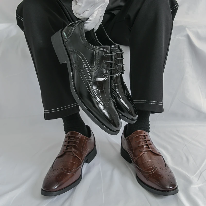 

Броги Деловая и повседневная мужская кожаная обувь. Удобный повседневный стиль. Модные мужские туфли на плоской подошве для вечеринок. Черный Коричневый.