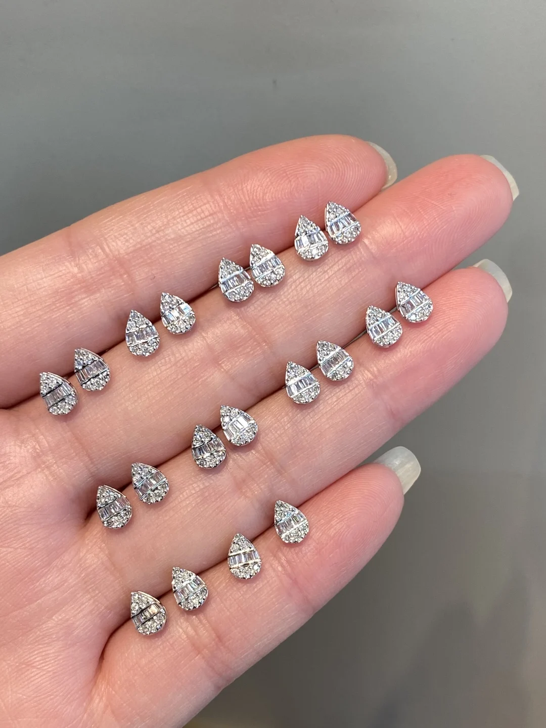 

Simple Fashion 925 Silver Teardrop Moissanite Ear Stud Waterproof Non-fading Daily Wear Jewelry Lab-grown Diamond Women Earrings