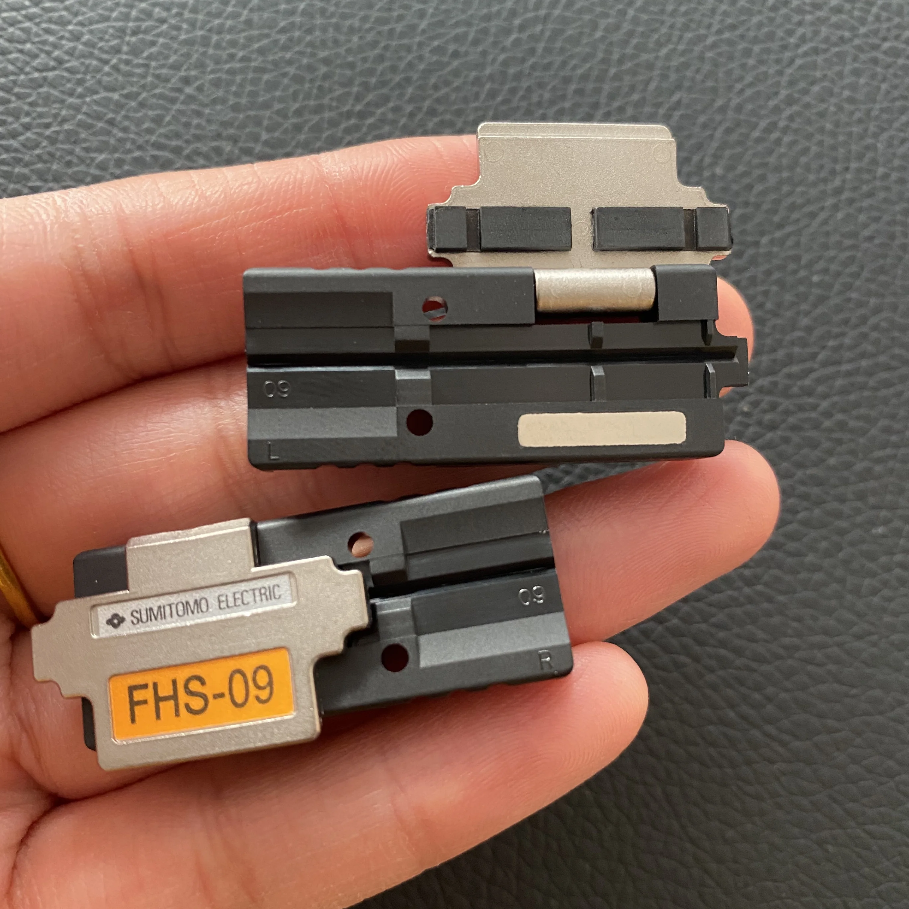 1Pair FHS-09 Fiber Holder, For Sumitomo T-66 T-81M T-71M Ribbon Pigtail Fiber Fusion Splicer Clamp Jumper Fibers / Fiber Holder