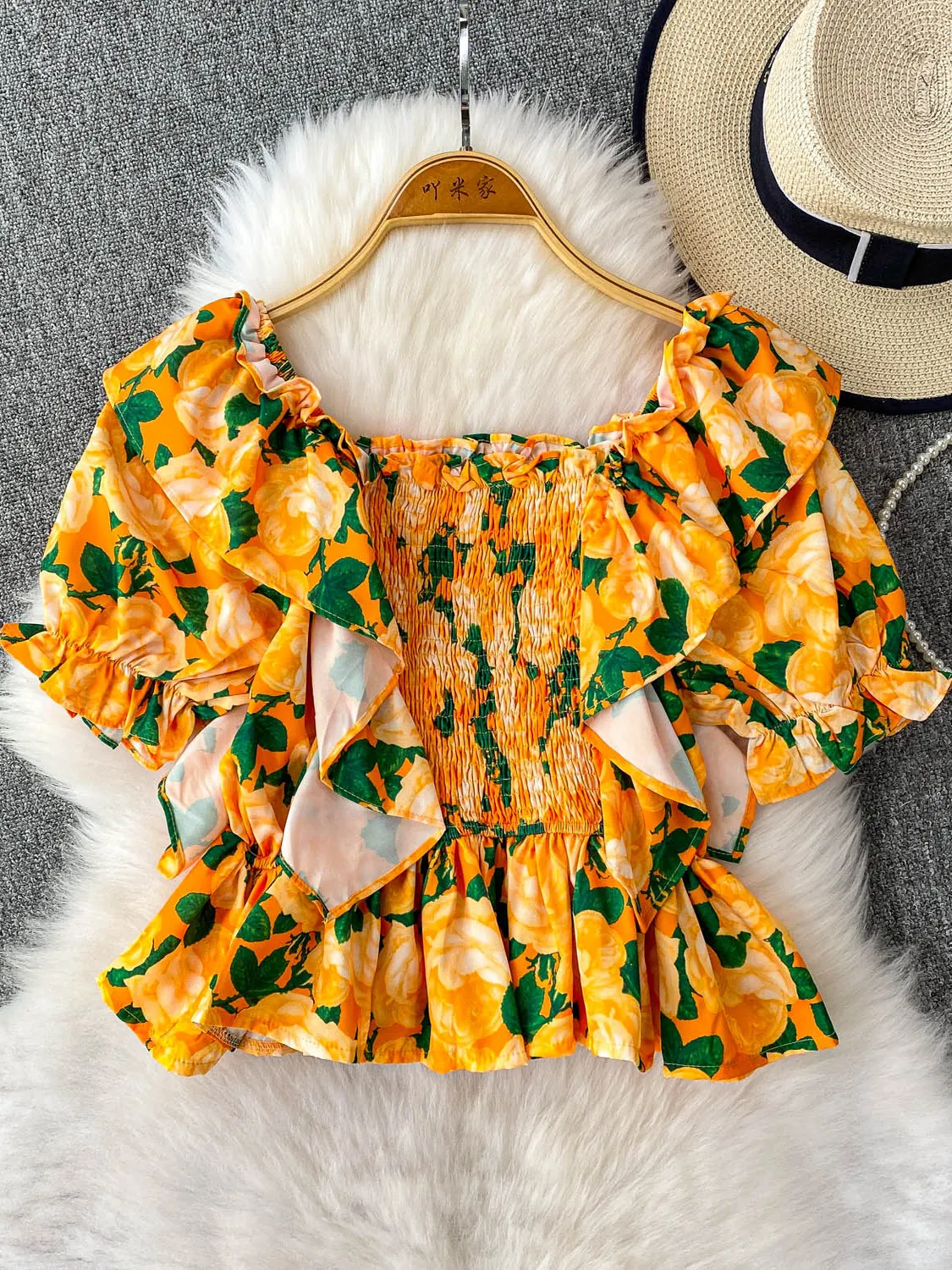 بلوزة نسائية صيفية قصيرة بتصميم كوري، بأكمام منفوخة وياقة مربعة، مزينة بكشكشة زهرية، وقصة ضيقة مع خصر مطاطي #1