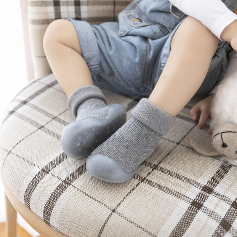 1 Paar graue warme und bequeme Baby-Wanderschuhe für Neugeborene, Mädchen und Jungen, Winter-Bodensocken, Kinder-Thermostiefel – Detail 4