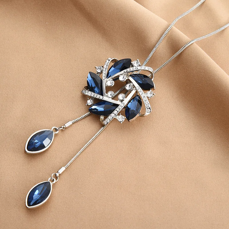 New autumn and winter fashion, versatile and adjustable long necklace, floral tassel sweater chain