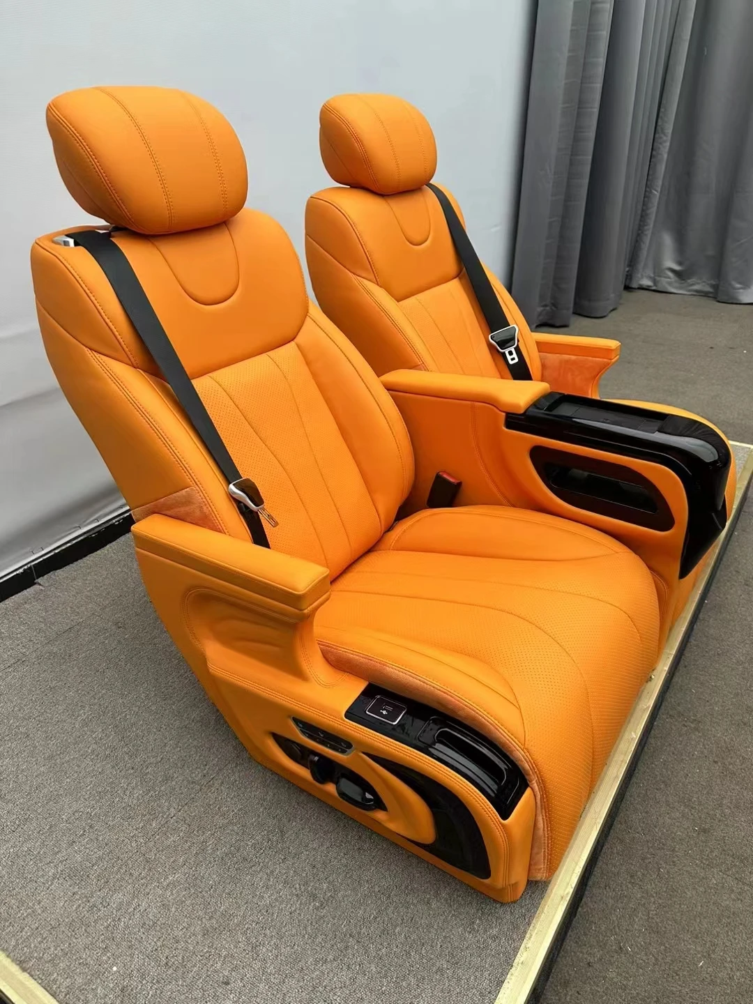 شاحن لاسلكي VIP من الجلد عالي الجودة مقعد سيارة فاخر لسيارة لاند روفر ديسكفري برادو كاديلاك