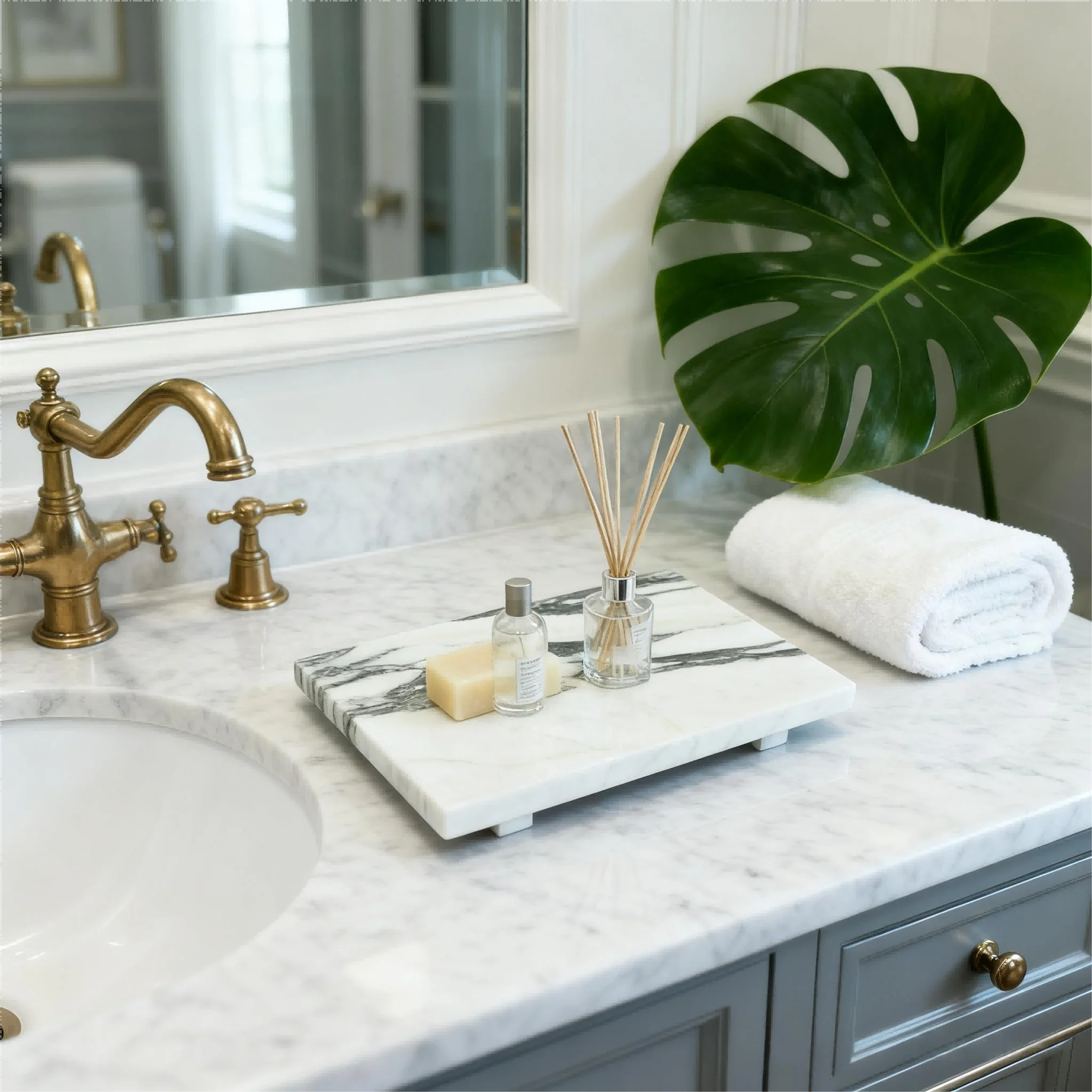 �y�Z�[�����z�嗝�΂̑���A����~�߂̃o�X���[���p�g���C�A�W���G���[�≻�ϕi�p�̃h���b�T�[�㕔�I�[�K�i�C�U�[�A�����I�Ȑ΂̃x�[�X