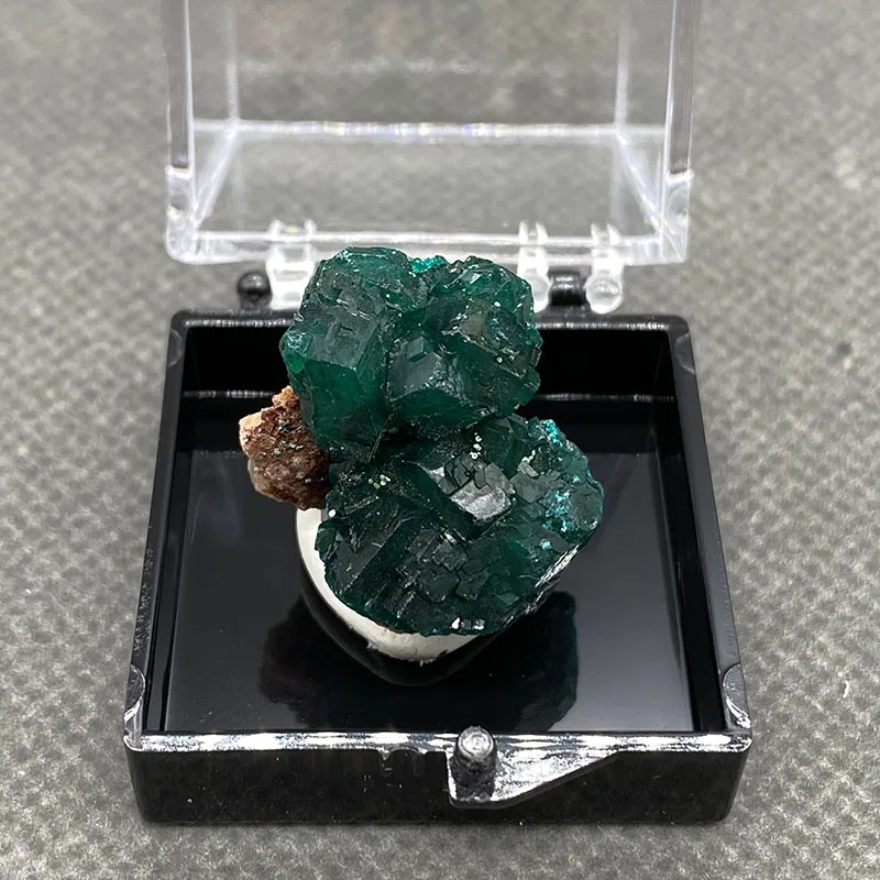 100% Natural Congo green Dioptase Mineral specimen stones and crystals quartz + box size:35*35*35mm