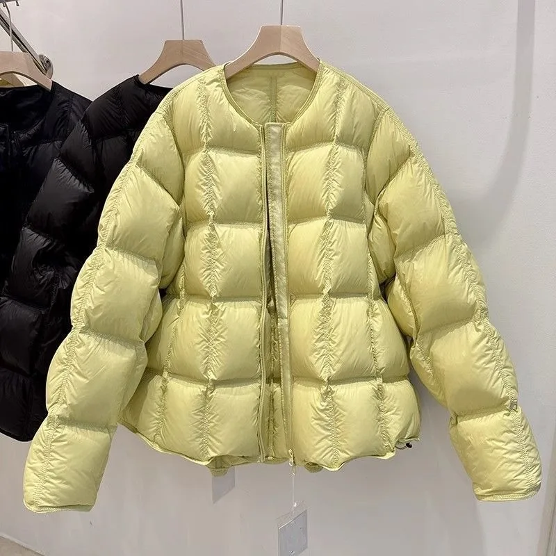 

Зима 2025 г., женская простая однотонная стеганая куртка с круглым вырезом, утягивающее теплое повседневное пальто