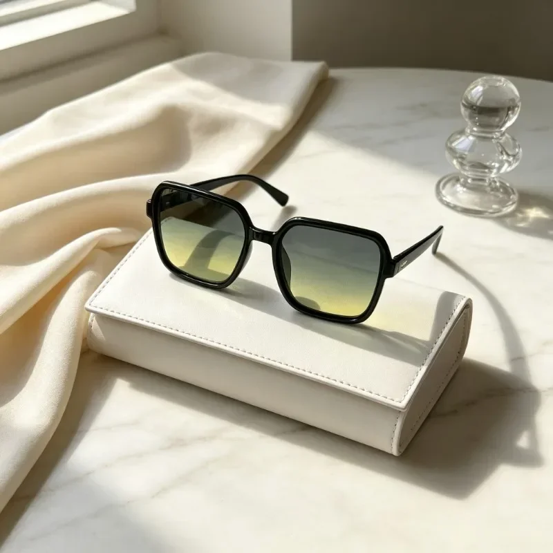 Thick-Frame Chain-Detail Sunglasses Set — product information 9