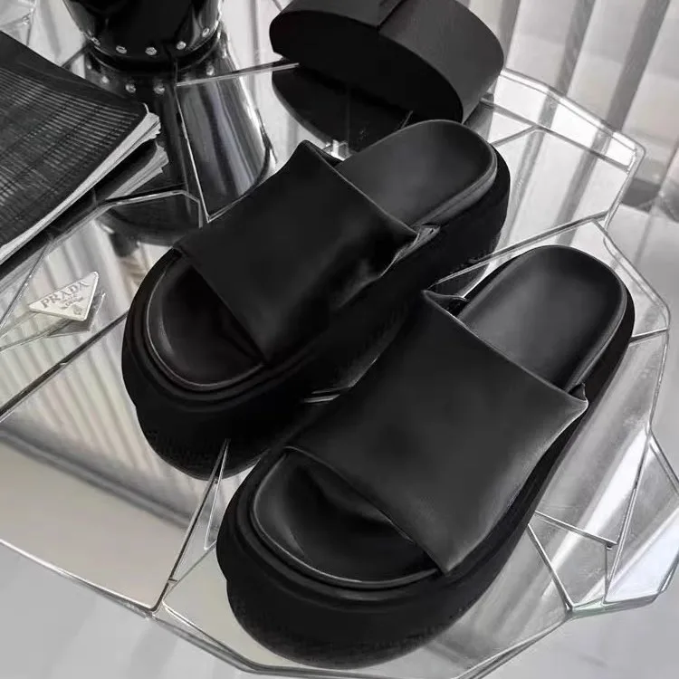 

Лето 2023, новые высококачественные женские туфли с мягким верхом, сверхлегкая подошва, увеличивающие рост, крутые женские тапочки.