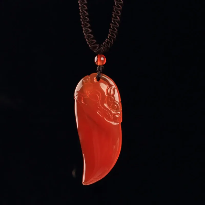 

Agate Wolf Tooth Men's Atmospheric Jade Pendant