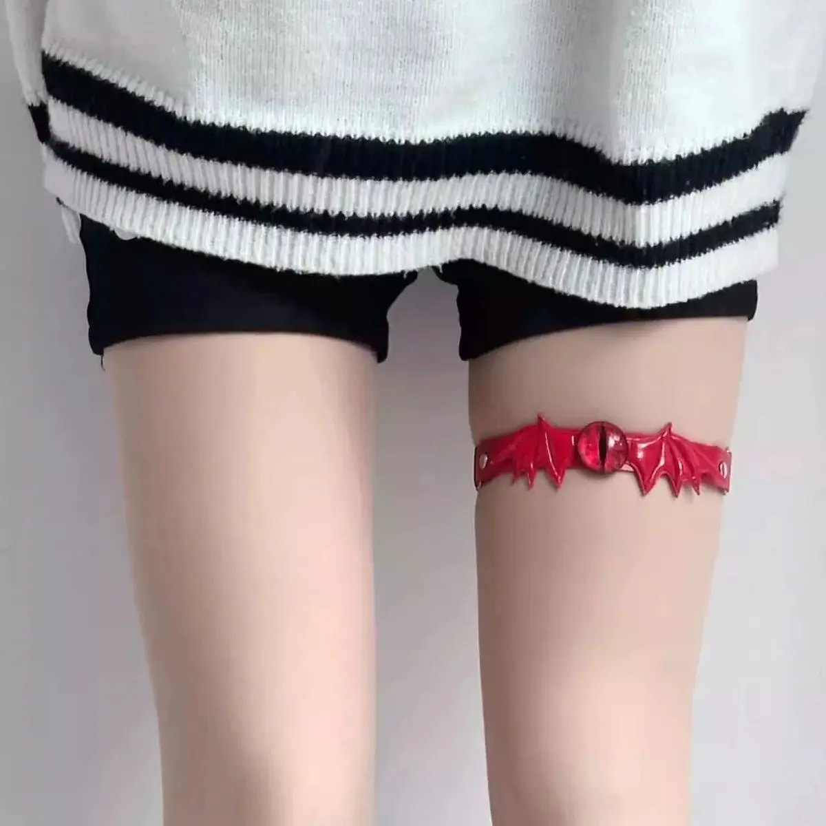 Y2K dark style heart-shaped leg accessory, devil's eye heart-shaped leg ring, multifunctional thigh strap Lolita