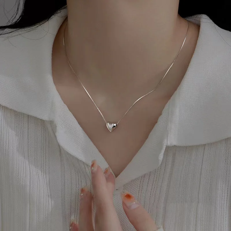 A Women's Pendant Necklace, Heart-Shaped Pendant, Simple and Versatile Jewelry, Suitable for Daily Wear and Gift Giving, Valentine's Day Jewelry Gift