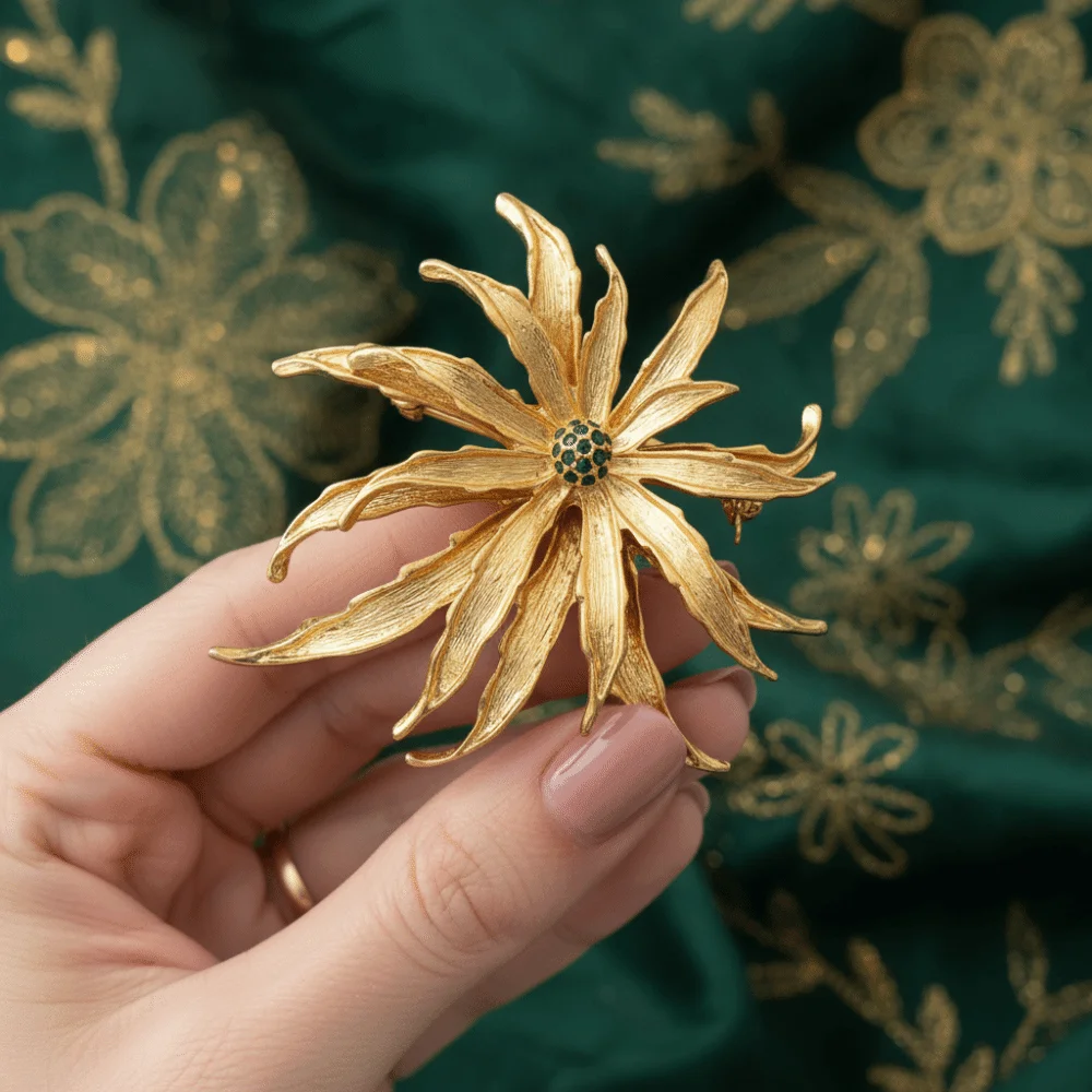 

Banquet Chrysanthemum Brooch Vintage Formal Events Luxury Flower Zircon Pin Corsage Ornament Exquisite Metal Flower Brooch