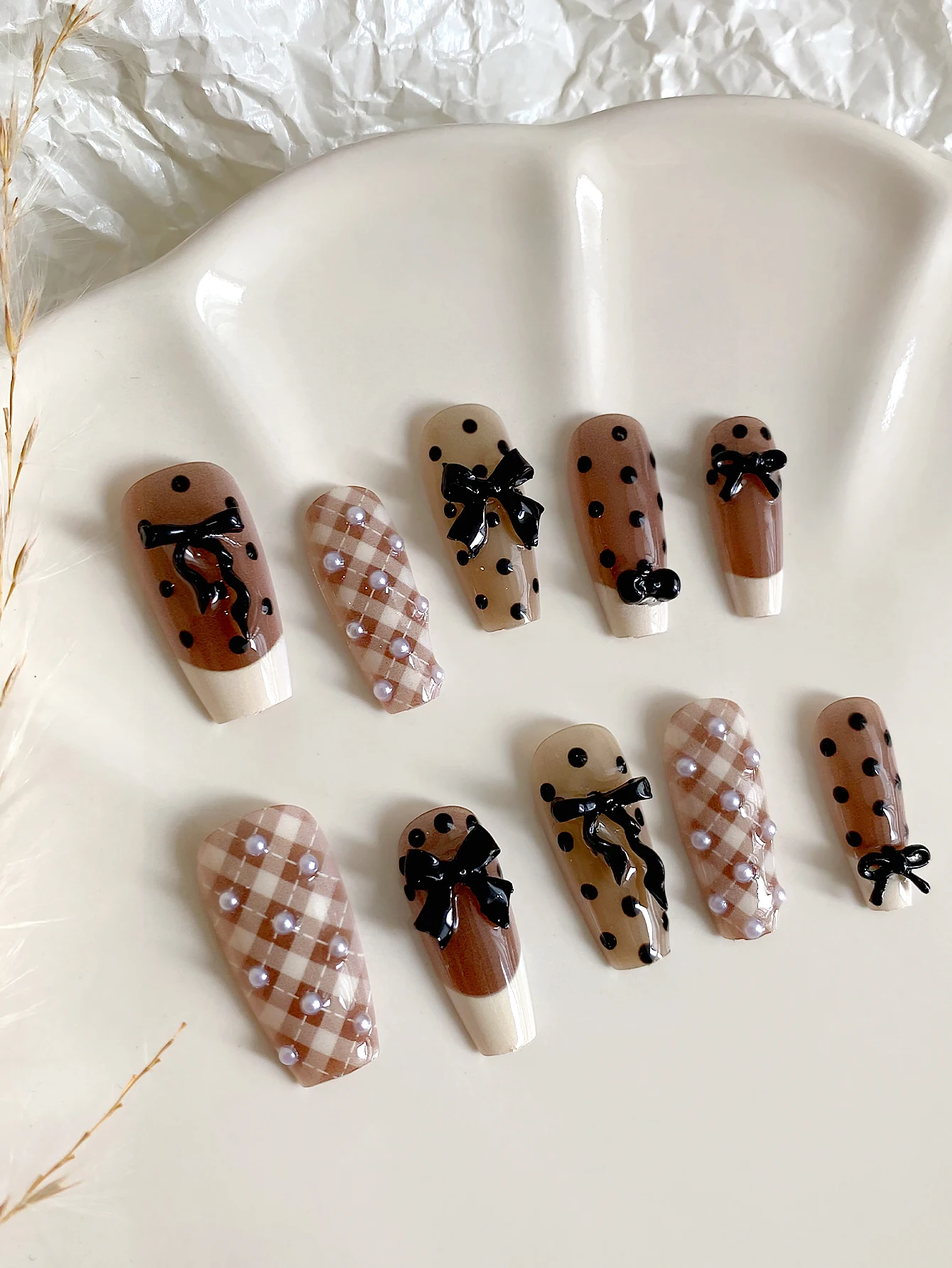 Coffee Brown False Nails, Kawaii 3D Bow Press on Nails, Plaid & Polka Dot Design, Pearl Embellished, Glossy Wearable Nail Art