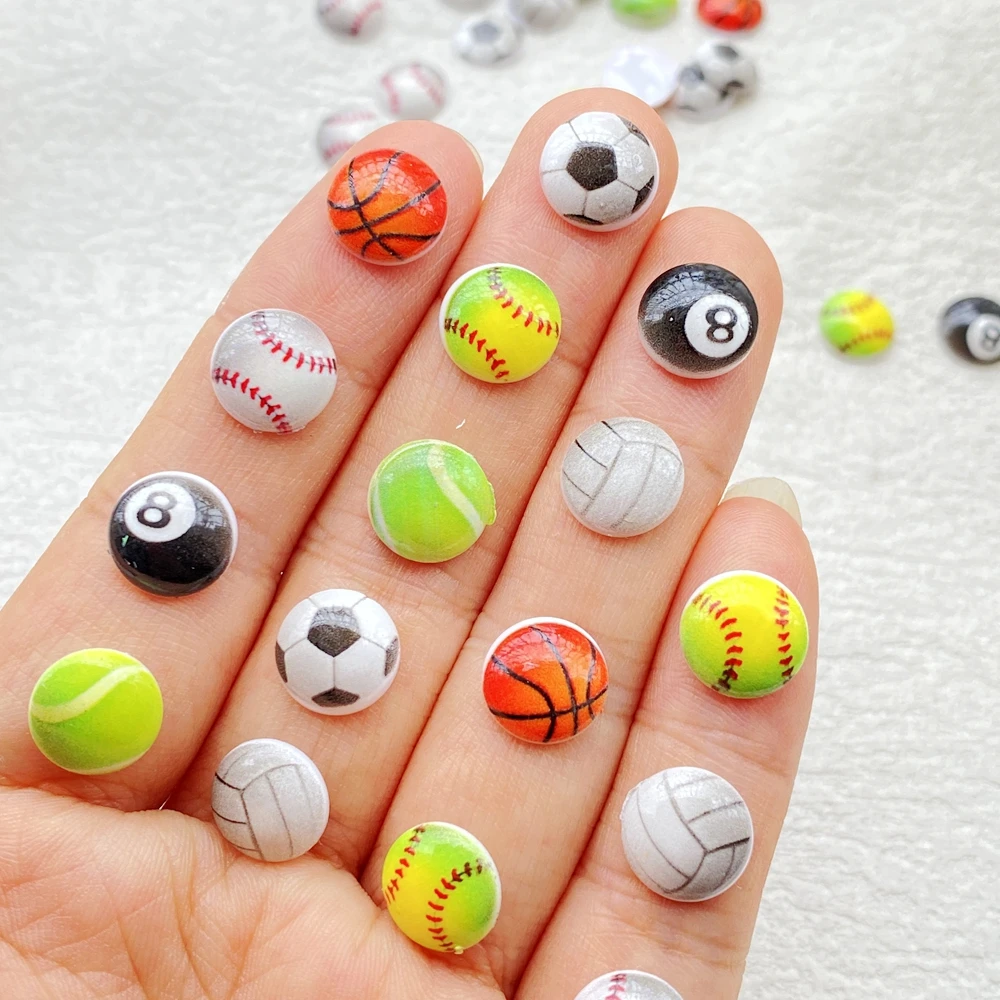50 pièces de mini-décorations en résine mignonnes de football, basketball, volley-ball pour nail art, strass, scrapbooking, bijoux DIY