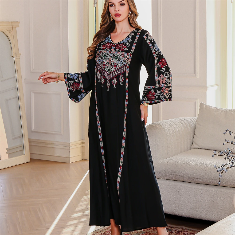 Robe élégante à col en v pour femmes du moyen-orient, Robe arabe de dubaï brodée incrustée de diamants