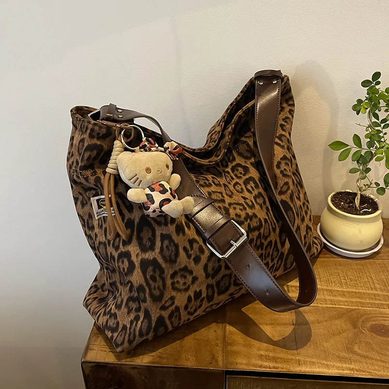 

Stylish Leopard Print Bucket Bag - Spacious Crossbody Purse for Women, Versatile Shoulder Bag for Work & Daily Use