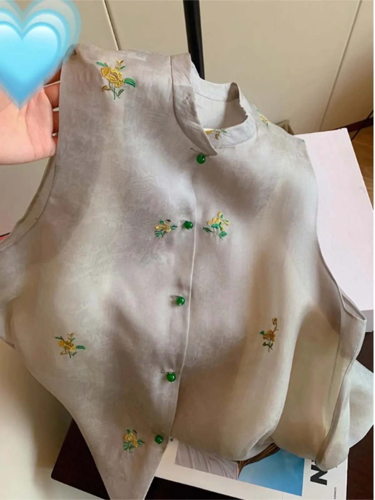 เสื้อกั๊กผู้หญิงสไตล์จีนใหม่ ปักลายหนัก แนววินเทจ ลายชาติพันธุ์  คอตั้ง  พร้อมแผ่นเสริมไหล่  สำหรับใส่ซ้อนชั้นในฤดูร้อน