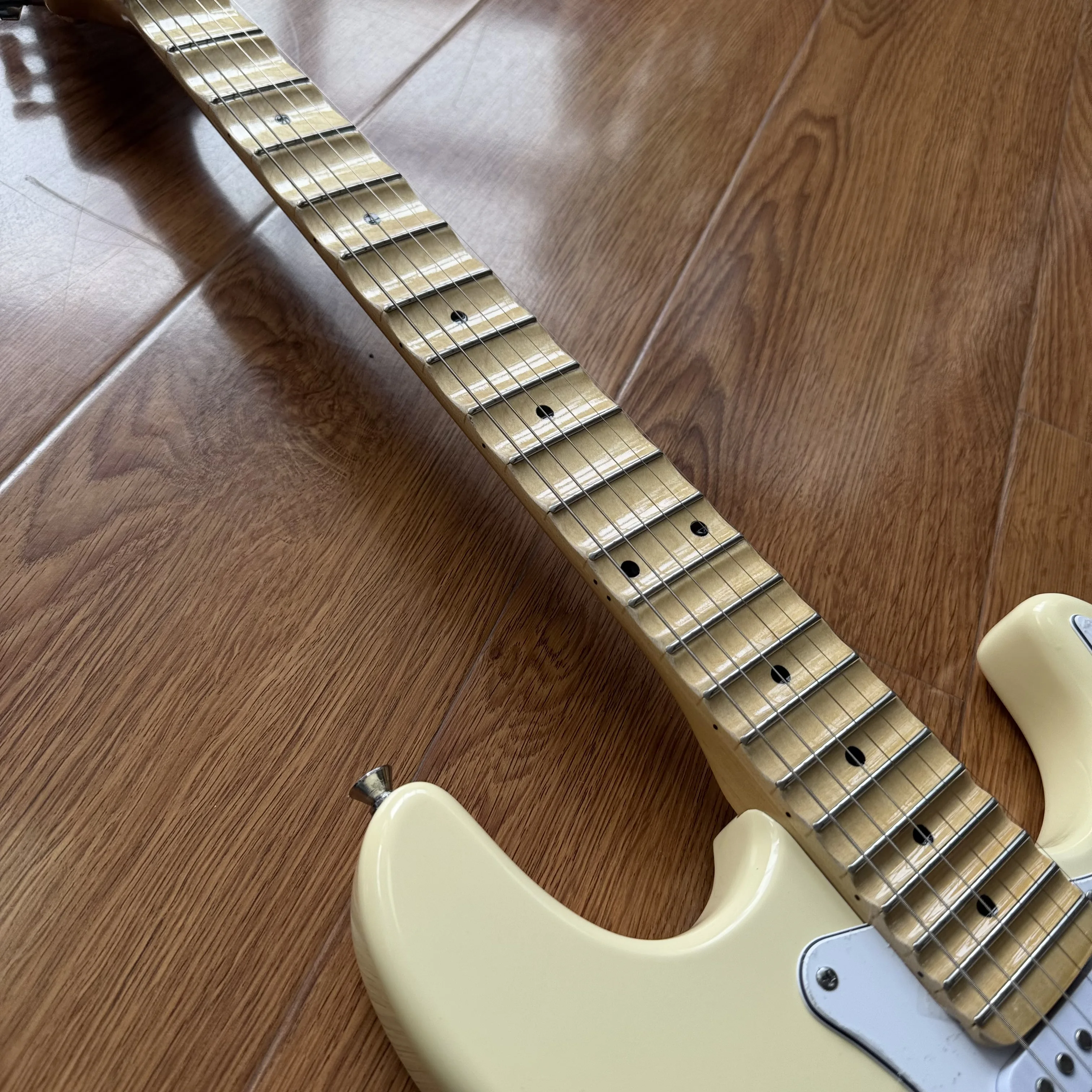 Electric Guitar ST With SSS Pickups Cream White Gloss Body Maple Fingerboard Ideal Christmas Gift Available In Stock - view 4