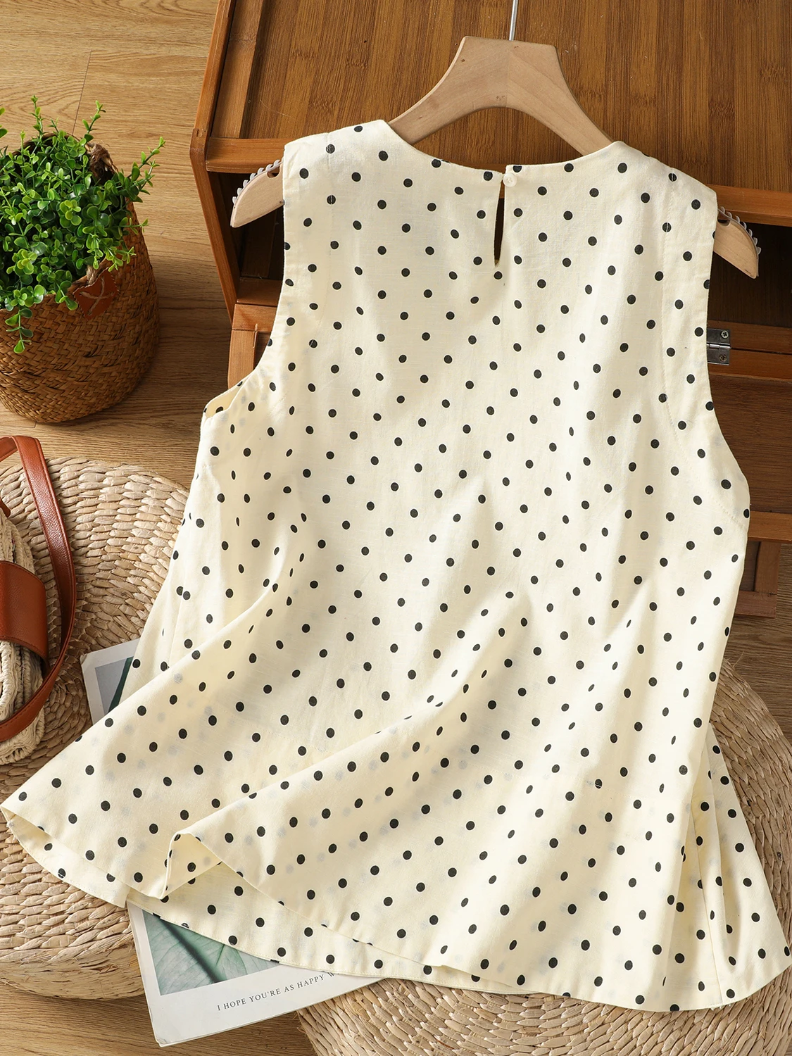 เสื้อกั๊กทรงเอลายจุดผ้าฝ้ายลินิน ช่วยให้ดูผอมเพรียว สไตล์ลำลองสำหรับผู้หญิง รุ่นใหม่ล่าสุดสำหรับฤดูร้อน