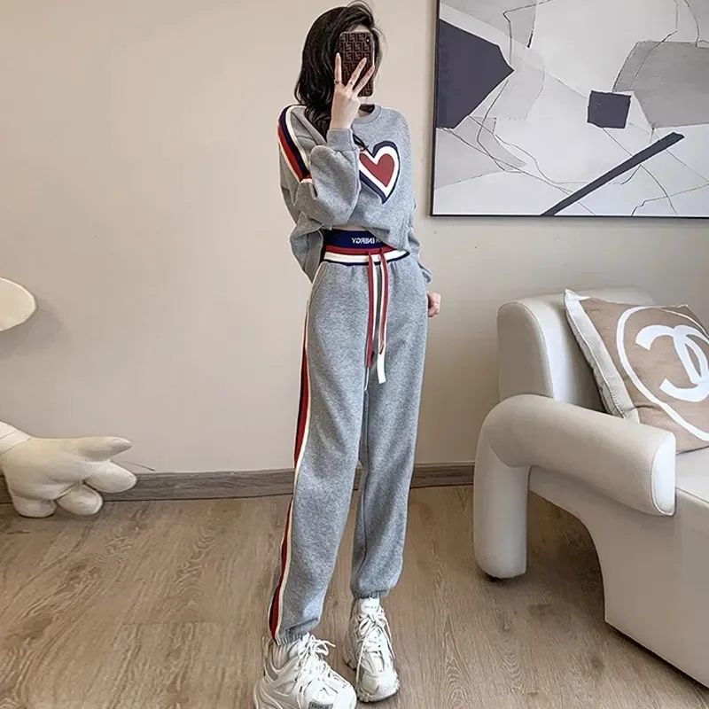 

New Women's casual sportswear set, autumn and winter fleece fashion trend round-neck hoodie and long pants two-piece set