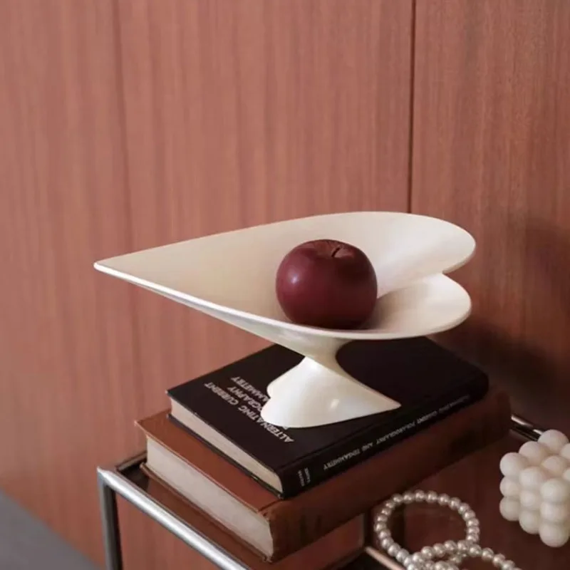 

Pretty Cake Bowls Unique Decorative Bowl Modern Art Table Heart Fruit Storage Bowl Hospitality Decoration Aesthetic Plates