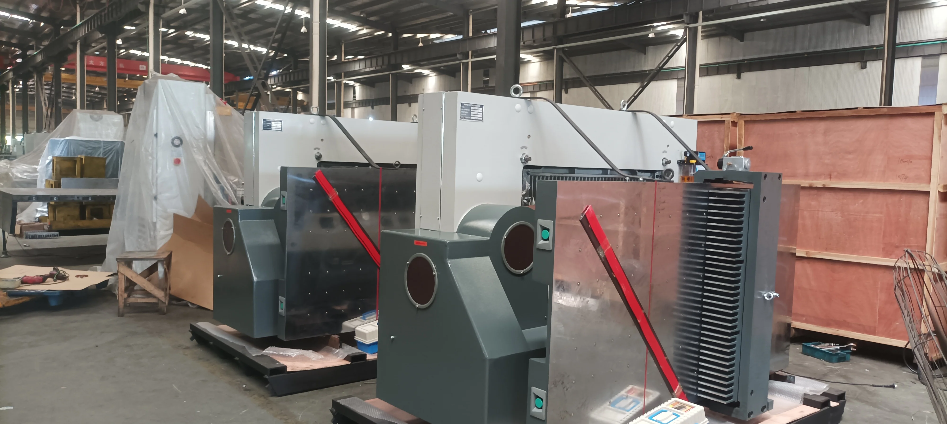 QK-150M10 Robustes 10-Zoll-Farb-LCD-Computer-Steuerungssystem 1150 mm hydraulische Papier-Guillotine-Schneidemaschine