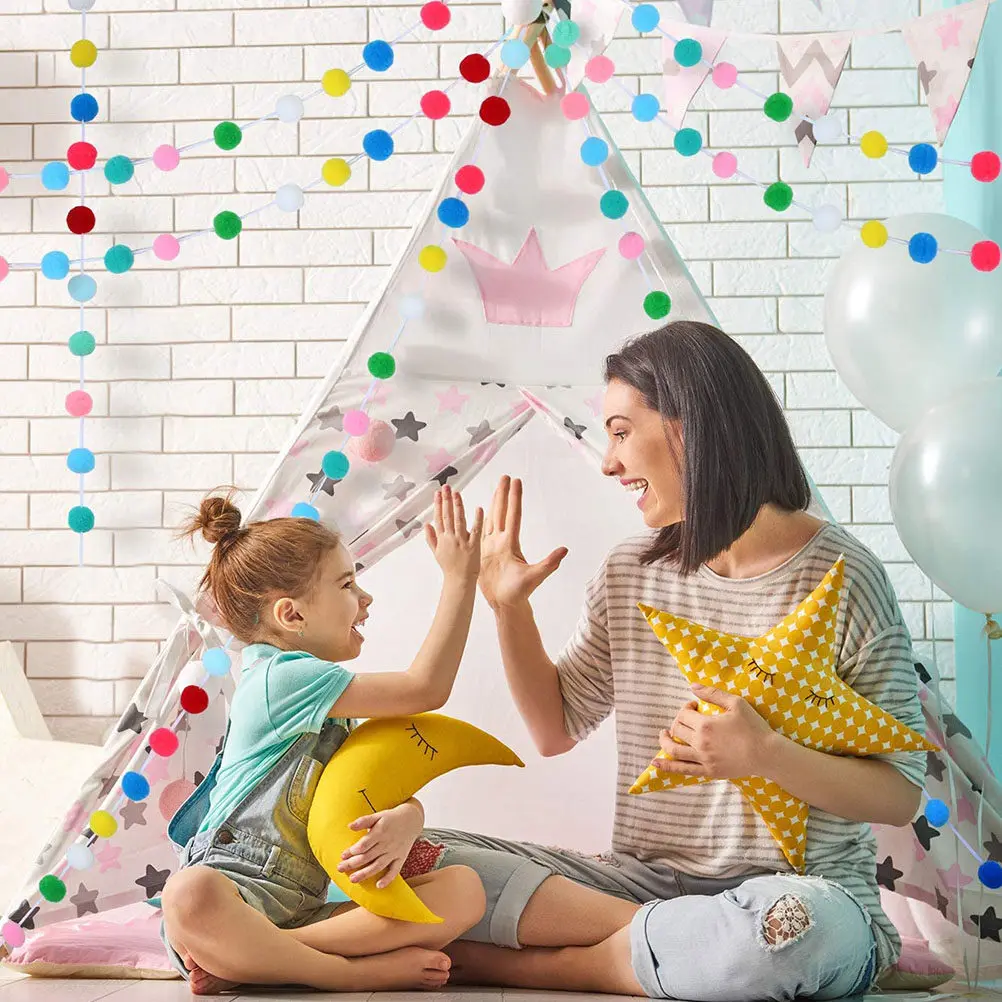 2Pcs Bright Adorable Ball-Shaped Wall Hanging Decor for Kids Room Nordic Style Party Backdrop Photography Props Furry Ball