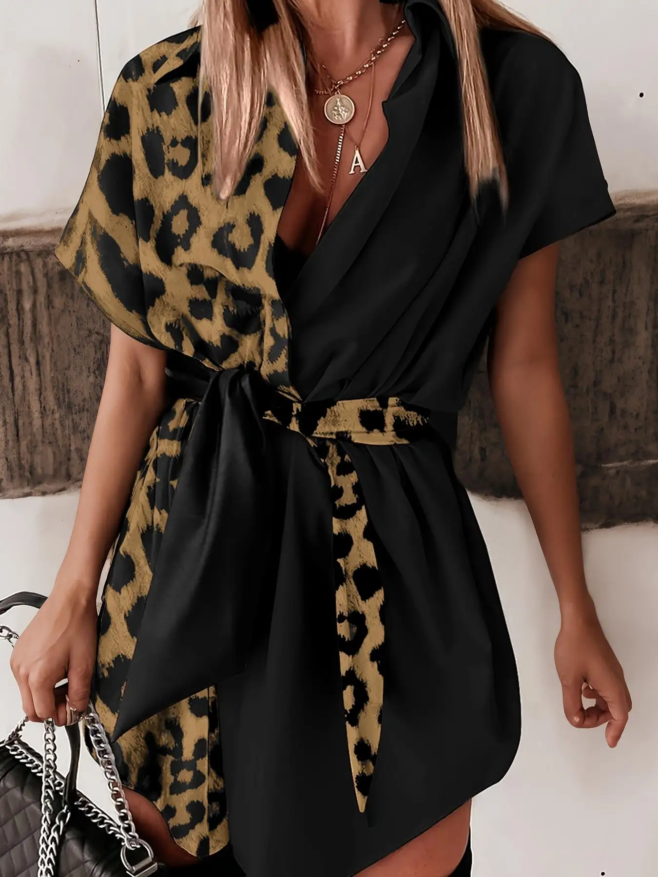 Damen Einfarbiges Leopardenmuster Asymmetrischer Kragen Kurzarm-Hemdkleid Zweifarbiges Kontrastdesign Modische Freizeitkleidung