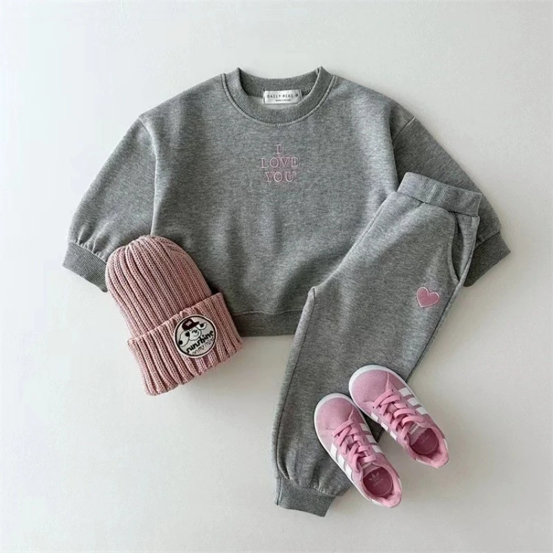 TZ2489 Korean Style Spring Autumn Children's Clothing Set with Letter Heart Design Comfortable Sweatshirt And Sweatpants