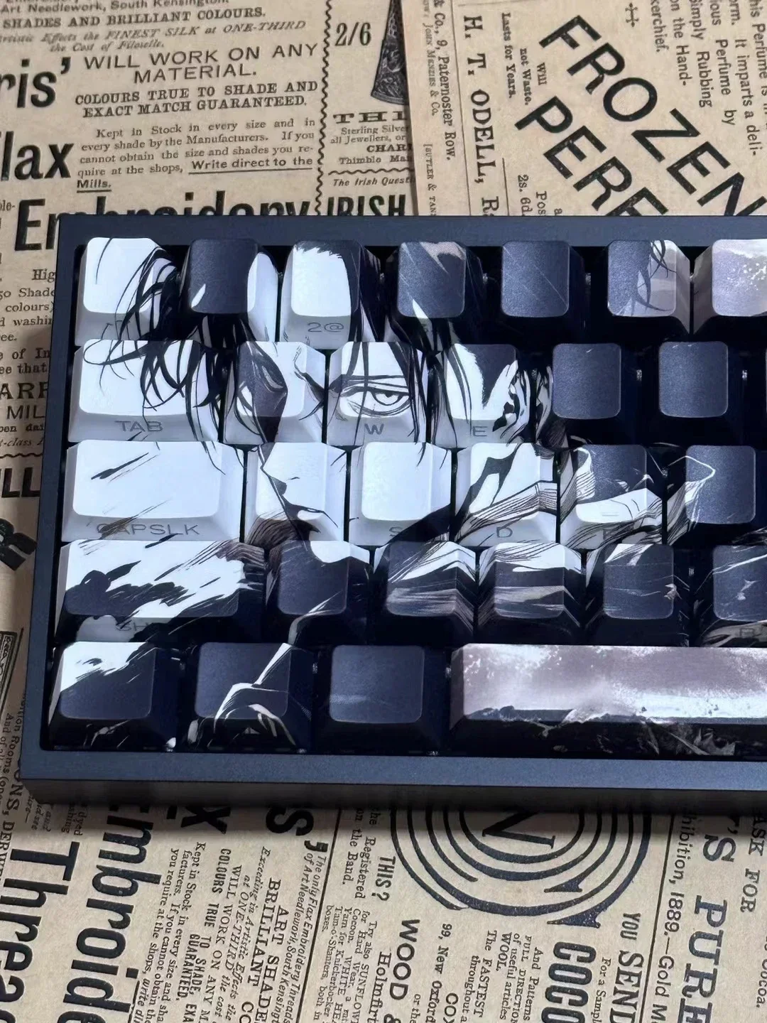 Levi Ackerman-Teclas de Anime Attack On Titan Cherry Pbt para juegos, sublimación térmica personalizada para teclado mecánico