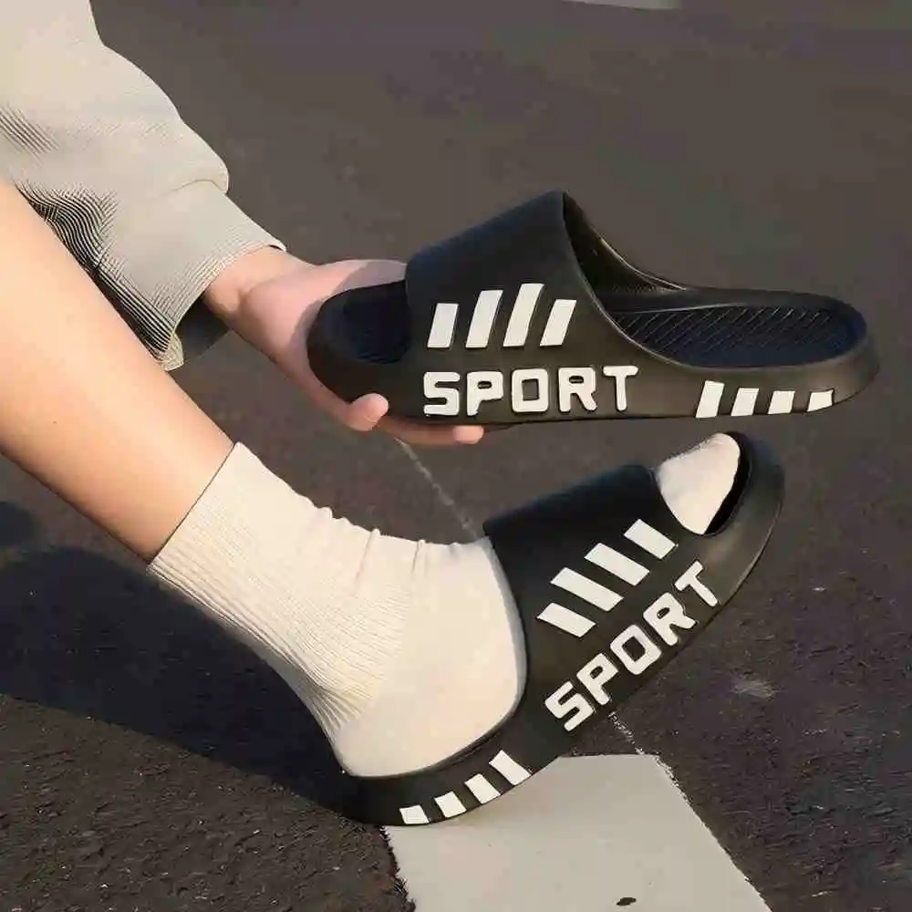 

Women's home and outdoor slippers. Lightweight, non-slip and comfortable slippers, same style for men and women