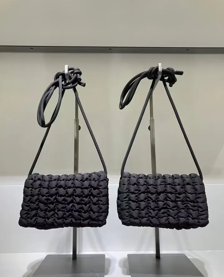 Cos Women's Bag Quilting Cloud Bag 2024 New Pleat Square Sling Bag Fashion Messenger Bag Rhombus Commuter Mobile Phone Bag