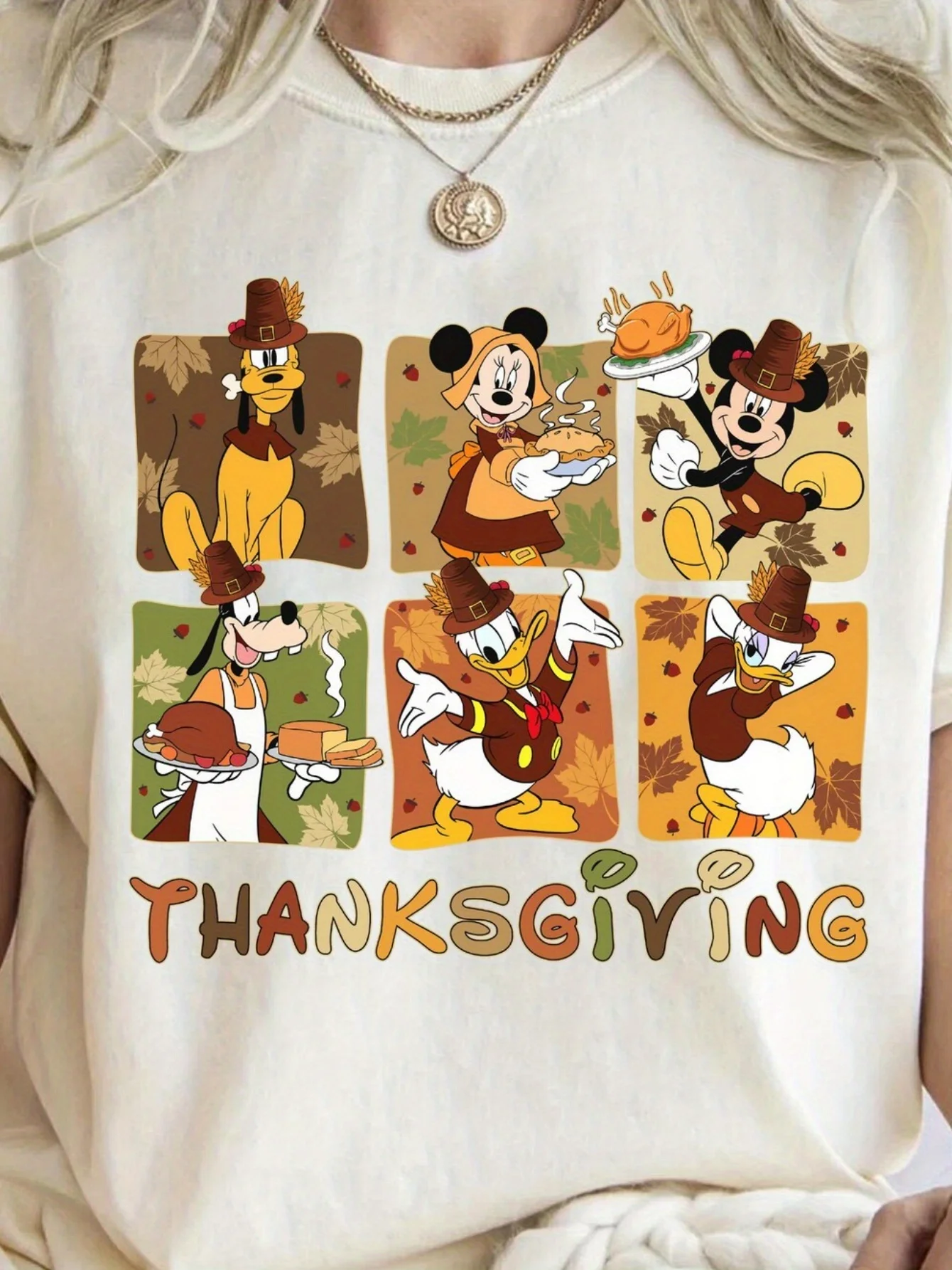 

Disney Thanksgiving Mickey Minnie Bruto Donald Duck Family Cooking Pattern Men's and Women's T-shirts Short Sleeves