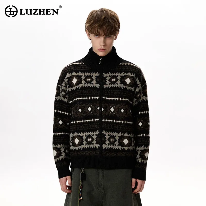 LUZHEN Casual 2026 Winter Neck New Geometric Pattern Stand Knitted Cardigan Men's Fashion Elegant Handsome Sweater Coat JY9141