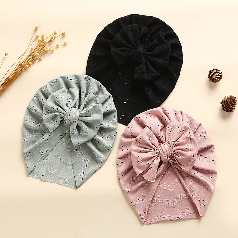 Gorro con lazo de turbante calado de encaje para bebé, gorro elástico suave con flores para niños, gorros transpirables para primavera y verano para niña recién nacida