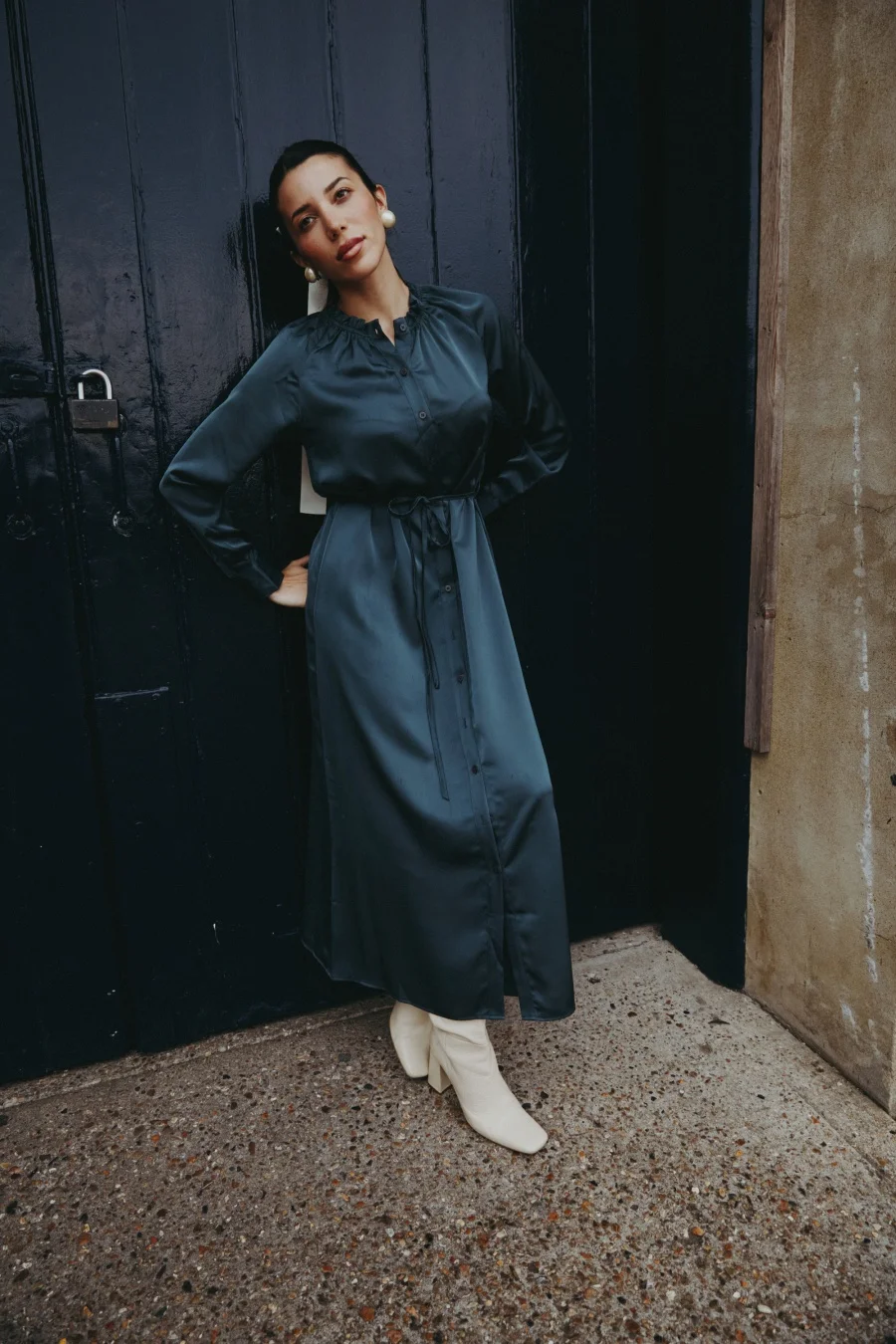 AS AW25 サテンドレスエレガンスレディフリルネック女性服取り外し可能なベルト付き