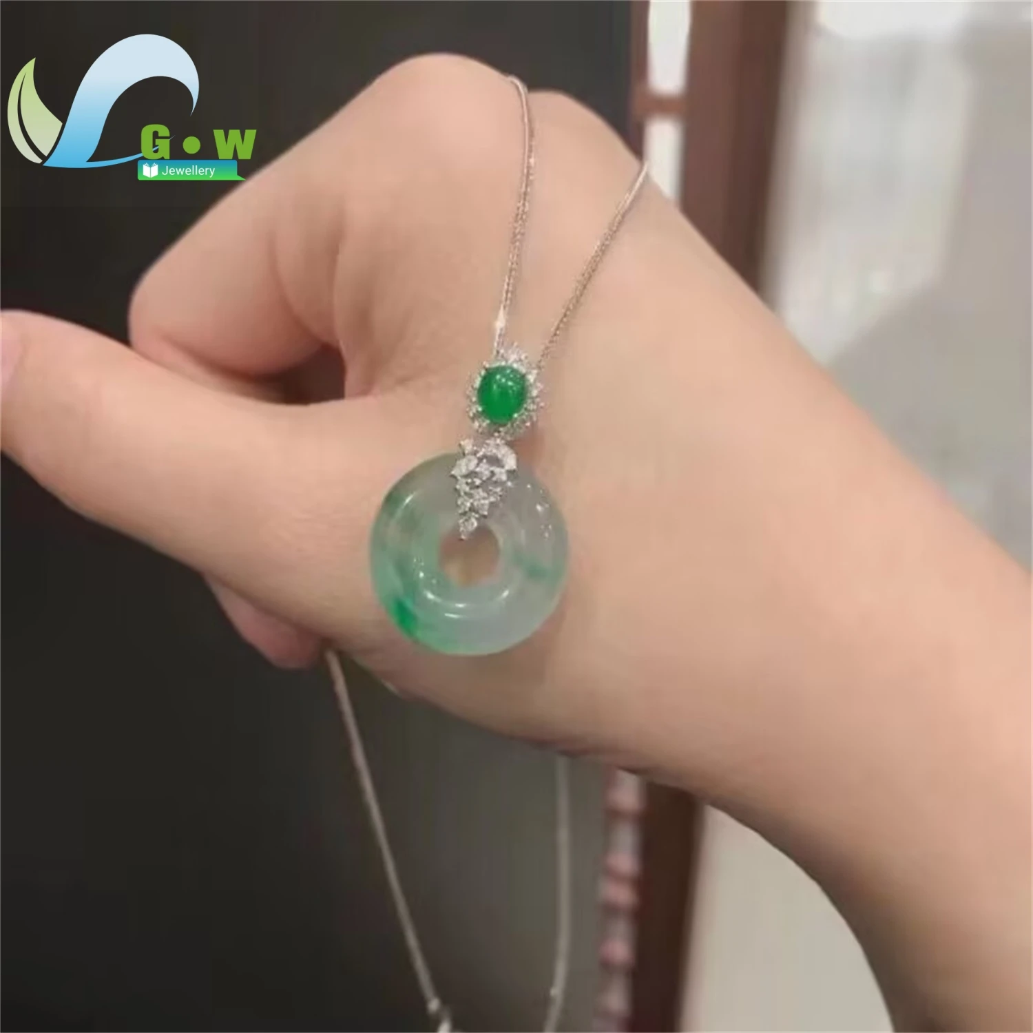 

Natural Ice Glass Chalcedony Pendant Necklace Floating Flower Auspicious Jewelry for Women Elegant Gift Fashion Accessory