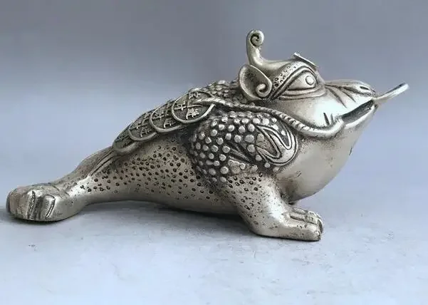 Chinese ancient pure copper hand-carved toad sculpture exquisite design