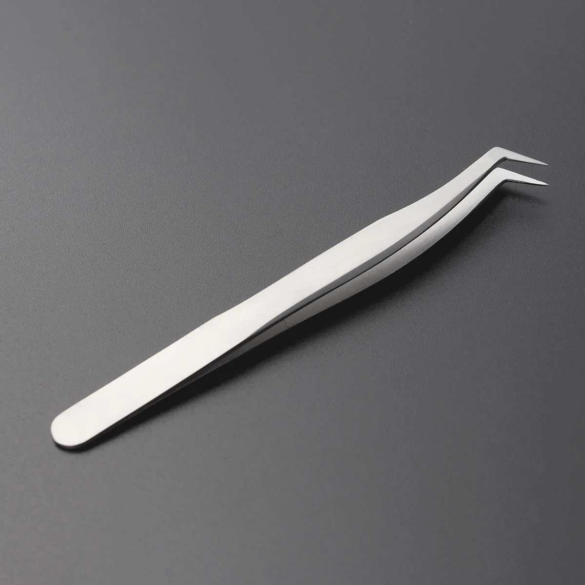 ملاقط الرموش من الفولاذ المقاوم للصدأ تطعيم عالية الدقة وخفيفة الوزن ونصائح حادة أداة مكياج لمرحلة الزفاف للرموش المزيفة