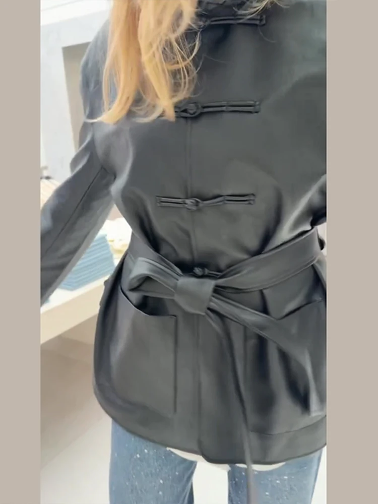Damen Kunstlederjacken mit Stehkragen, Froschknöpfen und Gürtel, Streetwear, Langarm, Einreihig, Lockere Oberbekleidung – Detail 21