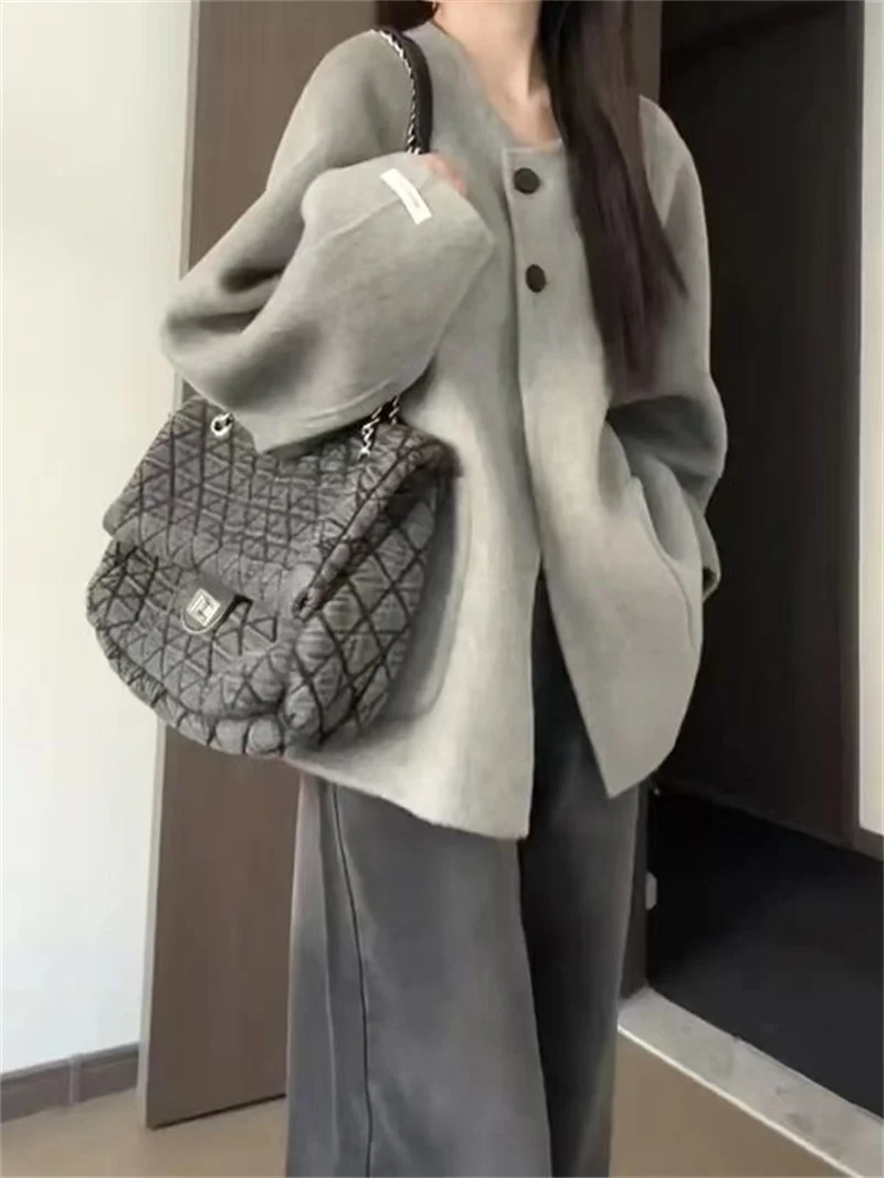 Casaco de lã de design retrô preguiçoso feminino, casaco fino e solto, casaco curto de lã, design versátil, novo P226, outono e inverno