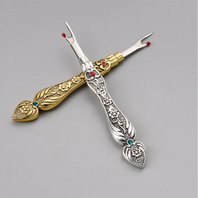 Vintage Geprägter Zinklegierungs-Nahttrenner, Klassischer Europäischer Fadenschneider für Kreuzstich-Stickerei und Handnähen – Detail 6
