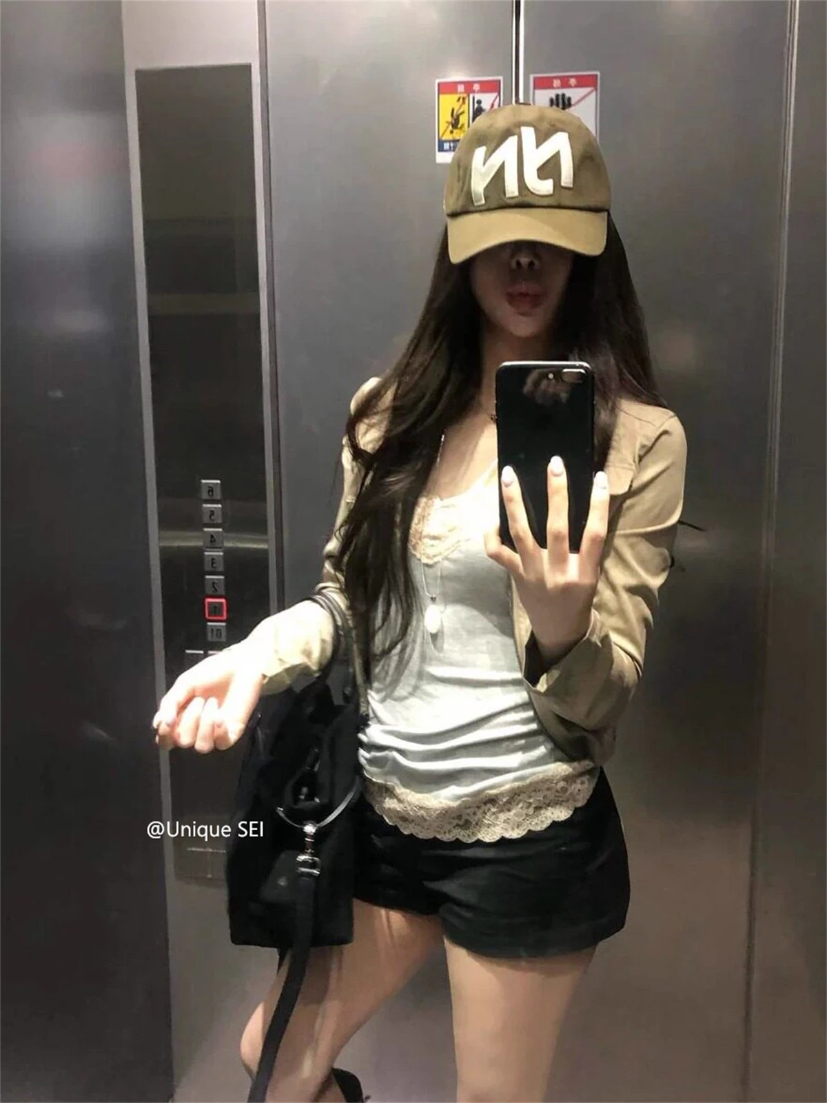 Korean Style Unique SEI Lace Trim Splice Color Block Slimming Versatile Strap Vest Simple Design Anti-Aging for Young Women