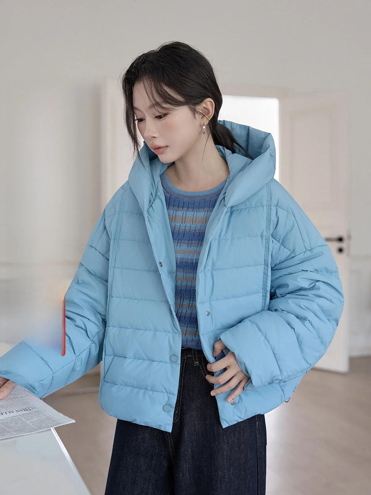 

Женская синяя пуховая куртка HUIXI с капюшоном, новинка зимы 2025, универсальная верхняя одежда в корейском стиле, для повседневной носки, ветрозащитная