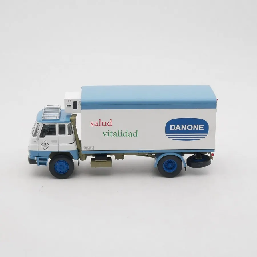 Diecast Ixo 1:43 Scale 4220 Refrigerated Truck Yogurt Delivery Car Alloy Car Model