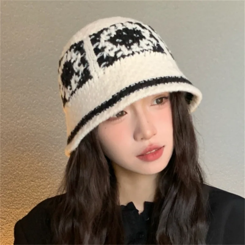 Women's lion dance knitted hat. Autumn & winter. Contrasting colors. Face-flattering, ear-protecting. Bucket style.