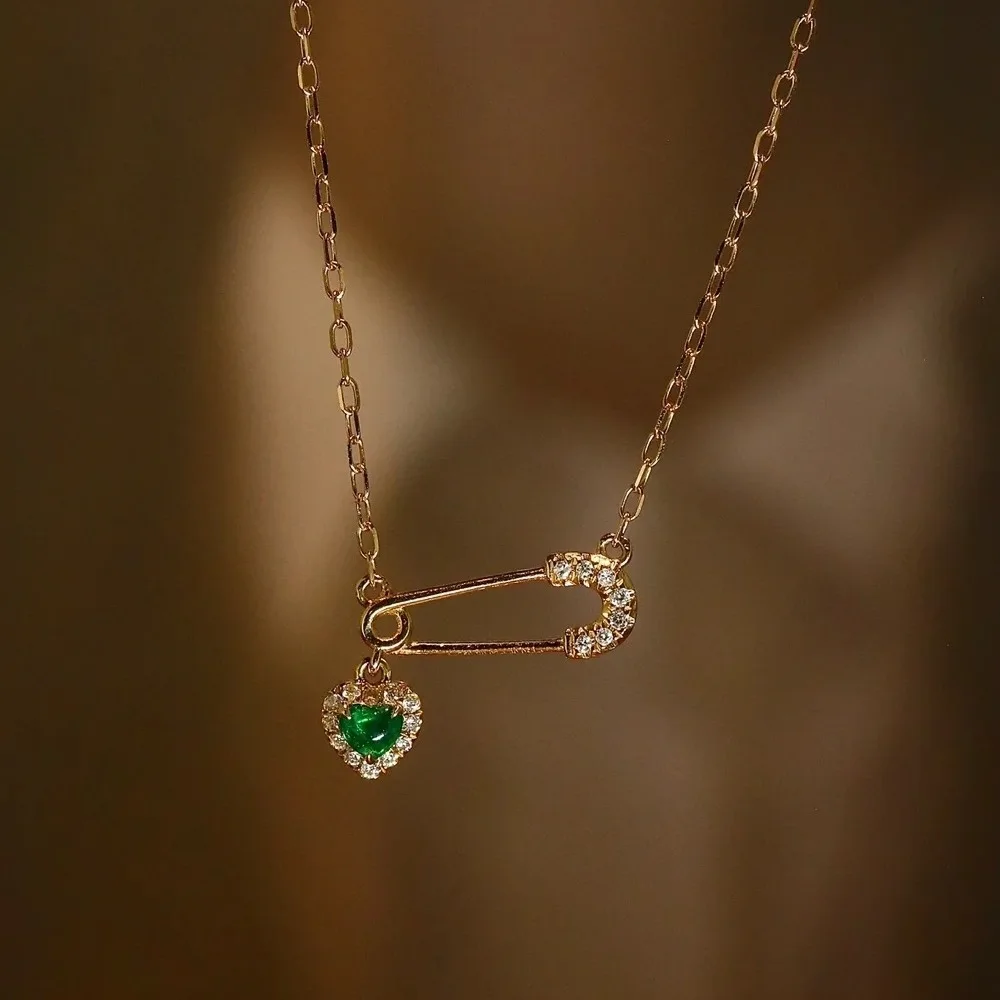 

Minority High-end Light Luxury Design Clip Emerald Love Pin Fashion Temperament Su Collarbone Necklace