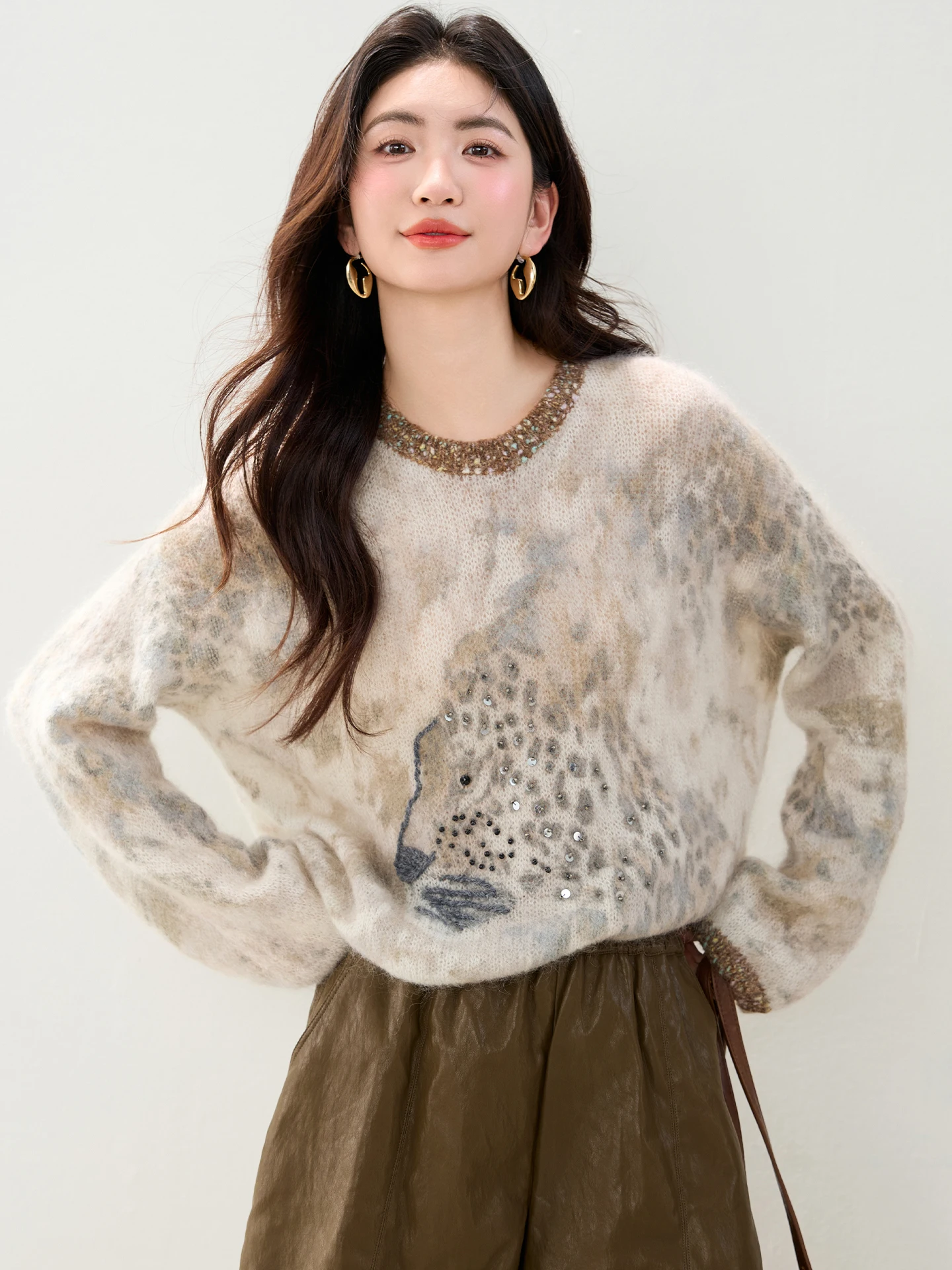 

2025 French Style Versatile Slimming Leopard Print Knit Sweater Women'S Heavy Metal Sequin Bead Embroidery Print Sweater