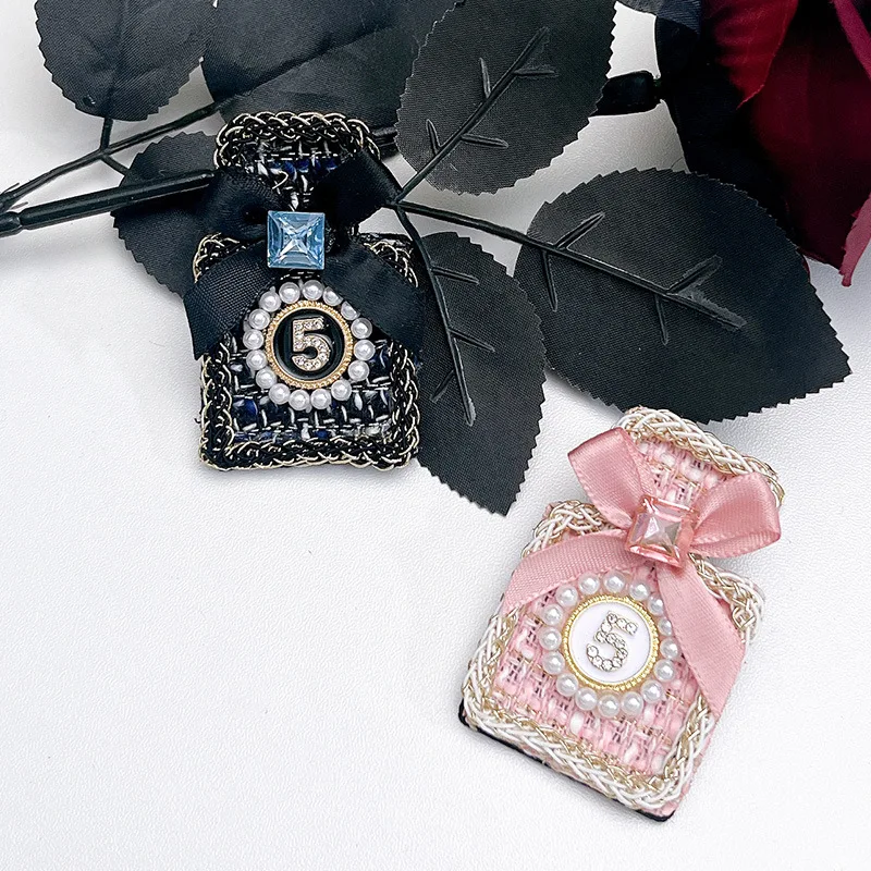 Broche con diseño de botella de Perfume de estilo coreano, Pin de solapa de perla de cristal para mujer, insignia elegante a la moda, accesorios de ropa, joyería