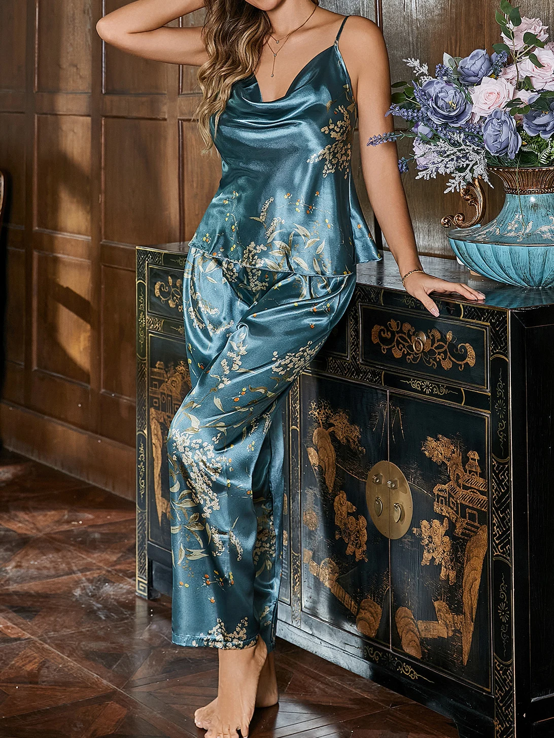 Damen-Unterhemd mit Blumendruck und Hose, exquisites Druckdesign mit romantischem Charme, perfekt für verschiedene Anlässe – Detail 4